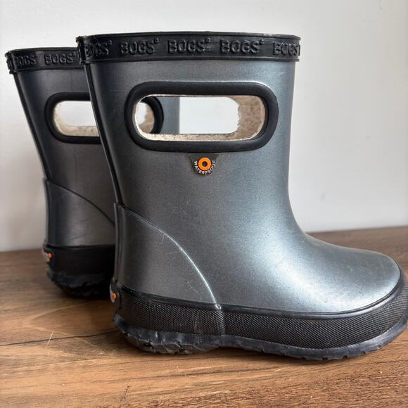 BOGS Skipper Waterproof Toddler Boots Size 7 Dark Silver Rubber Pull On - Picture 1 of 5